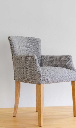 Καρέκλα πολυθρόνα σε μπλε καρό μοτίβο